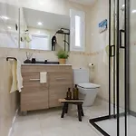 Apartment Boutique Stay, Private Wing By The Sea