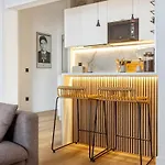 Apartment Boutique Stay, Private Wing By The Sea *