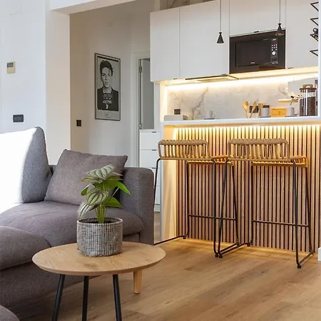 Stylish By The Sea *